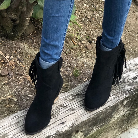 BLACK FAUX SUEDE FRINGE BOOTS - Picture 4 of 8